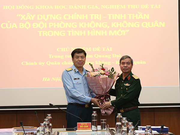 Bộ Quốc phòng nghiệm thu Đề tài “Xây dựng chính trị - tinh thần của Bộ đội PK-KQ trong tình hình mới”