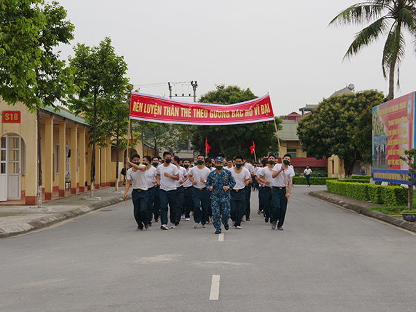 Trường Trung cấp Kỹ thuật PK-KQ hưởng ứng ngày chạy Olympic vì sức khỏe toàn dân