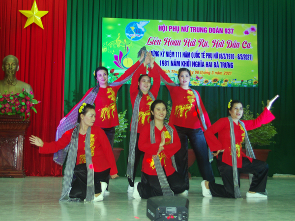 Hội Phụ nữ Trung đoàn 937 tổ chức Liên hoan hát ru, hát dân ca