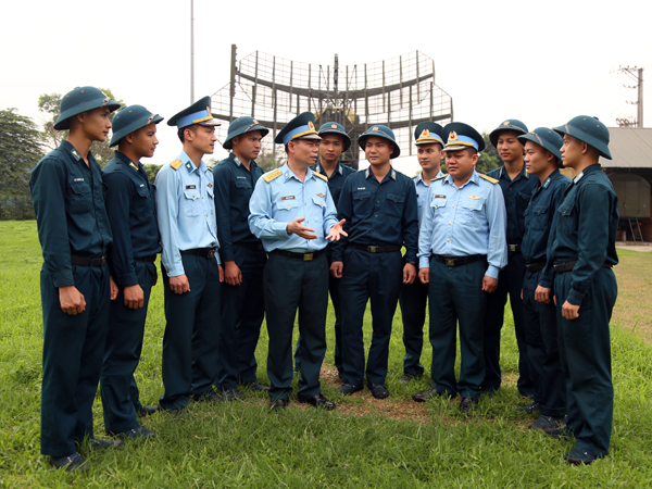 Thi đua lập công mừng ngày truyền thống