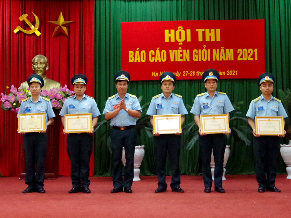 Lữ đoàn 918 tổ chức Hội thi Báo cáo viên giỏi năm 2021