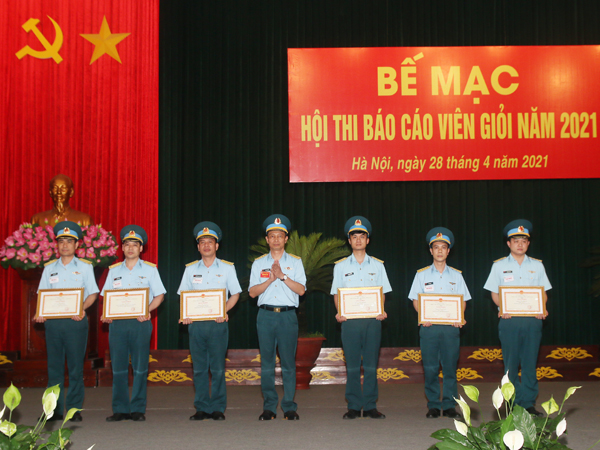 Sư đoàn 371 và Học viện Phòng không-Không quân tổ chức Hội thi Báo cáo viên giỏi năm 2021