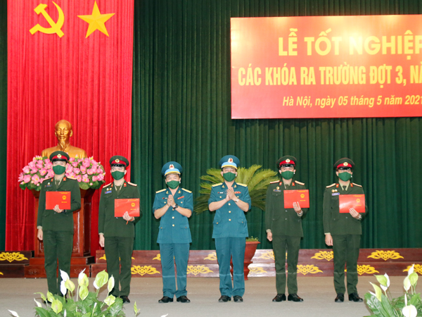 Học viện Phòng không - Không quân tổ chức Lễ tốt nghiệp các khóa ra trường đợt 3 năm 2021