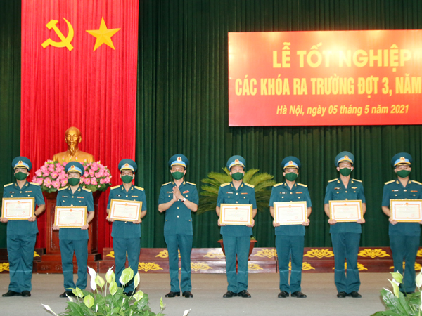 Học viện Phòng không - Không quân tổ chức Lễ tốt nghiệp các khóa ra trường đợt 3 năm 2021