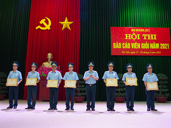 Sư đoàn 371 và Học viện Phòng không-Không quân tổ chức Hội thi Báo cáo viên giỏi năm 2021
