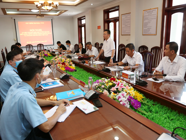 Hội nghị ký kết văn bản phối hợp tuyên truyền giữa Quân chủng Phòng không Không quân và Trung tâm Truyền hình Việt Nam khu vực miền Trung - Tây Nguyên (VTV8)