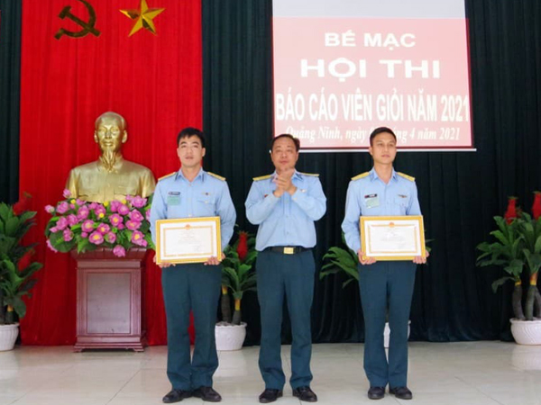 Trung đoàn 213 tổ chức Hội thi Báo cáo viên giỏi năm 2021
