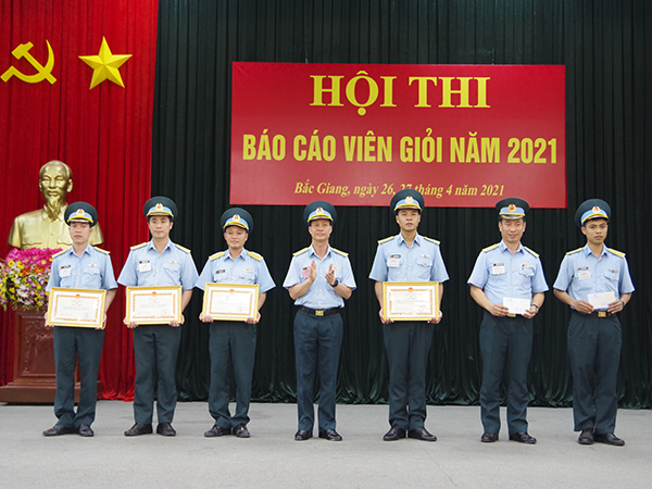 Sư đoàn 365 tổ chức Hội thi báo cáo viên giỏi năm 2021