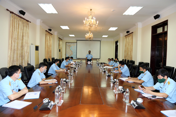 Tiếp tục triển khai toàn diện các biện pháp, kiên quyết không để dịch COVID-19 lây lan trong Quân chủng Phòng quân - Không quân
