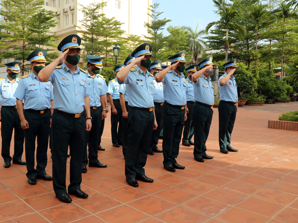 Quân chủng Phòng không - Không quân dâng hương tưởng niệm Chủ tịch Hồ Chí Minh và các anh hùng, liệt sĩ nhân kỷ niệm 74 năm Ngày Thương binh - Liệt sĩ