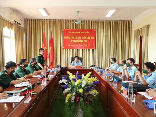 Cơ quan Chủ nhiệm Phòng không toàn quân kiểm tra công tác huấn luyện, sẵn sàng chiến đấu, quản lý vùng trời tại Lữ đoàn Phòng không 210