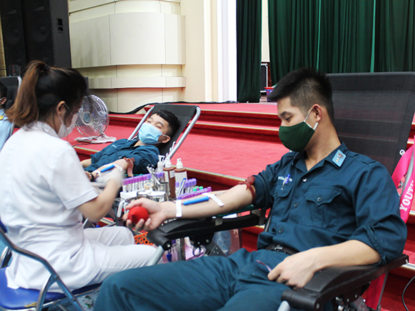 Sư đoàn 361 tham gia Ngày hội hiến máu tình nguyện “Phòng chống và chiến thắng đại dịch COVID-19”