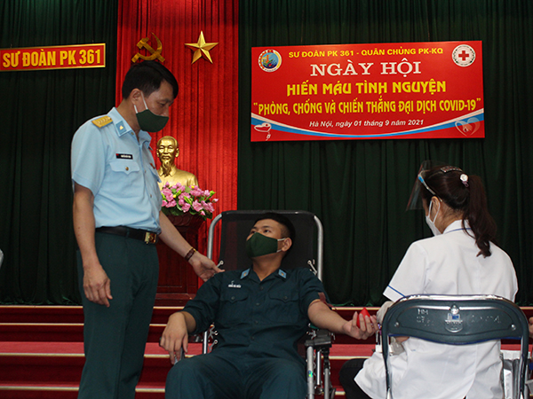 Sư đoàn 361 tham gia Ngày hội hiến máu tình nguyện “Phòng chống và chiến thắng đại dịch COVID-19”