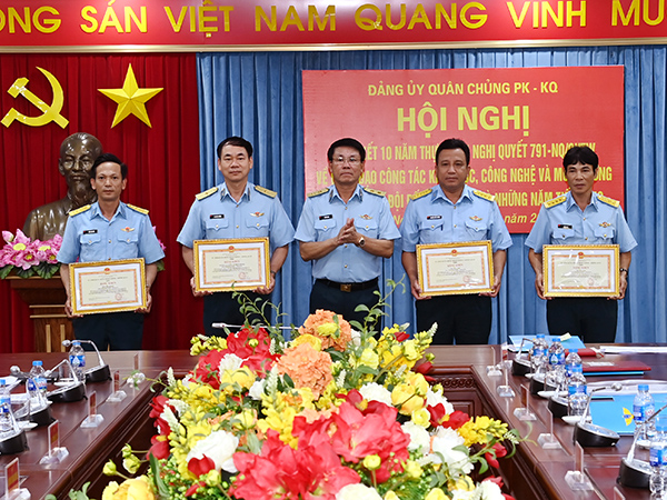 Đảng ủy Quân chủng Phòng không - Không quân tổng kết 10 năm thực hiện Nghị quyết 791 của Quân ủy Trung ương