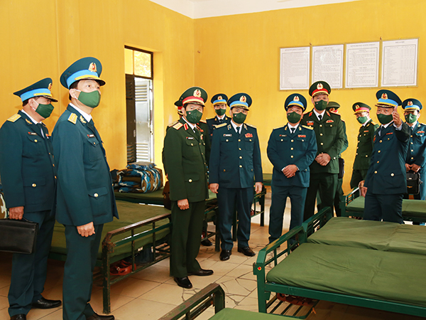 Thượng tướng Nguyễn Tân Cương kiểm tra sẵn sàng chiến đấu Trung đoàn 280