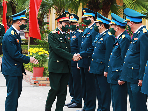 Thượng tướng Nguyễn Tân Cương kiểm tra sẵn sàng chiến đấu Trung đoàn 280