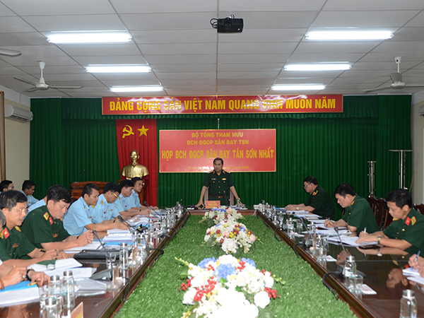 Họp Ban Chỉ huy đóng quân canh phòng Sân bay Tân Sơn Nhất