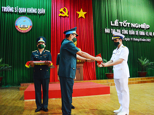Trường Sĩ quan Không quân tổ chức Lễ tốt nghiệp đào tạo phi công quân sự khóa 43, 44, 45