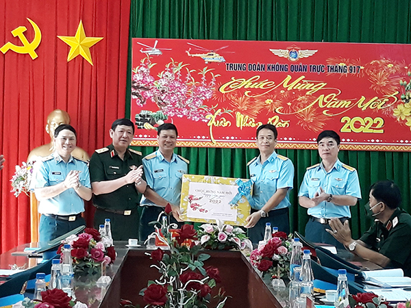 Bộ Tổng Tham mưu kiểm tra và chúc Tết Trung đoàn Không quân 917