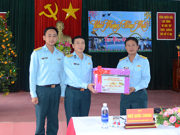 Quân chủng Phòng không - Không quân kiểm tra sẵn sàng chiến đấu và chúc Tết các đơn vị khu vực miền Trung
