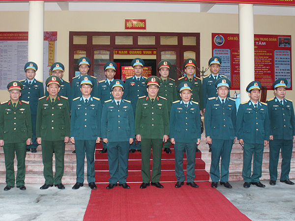 Đại tướng Lương Cường - Chủ nhiệm Tổng cục Chính trị thăm và chúc Tết Trung đoàn 250