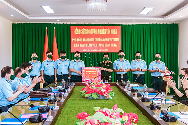 Đoàn công tác Bộ Quốc phòng kiểm tra Sư đoàn 377