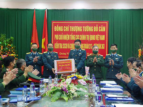Bộ Quốc phòng kiểm tra sẵn sàng chiến đấu Trung đoàn 213