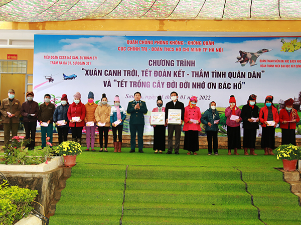 Quân chủng Phòng không - Không quân tổ chức Chương trình “Xuân canh trời, Tết đoàn kết - thắm tình quân dân”