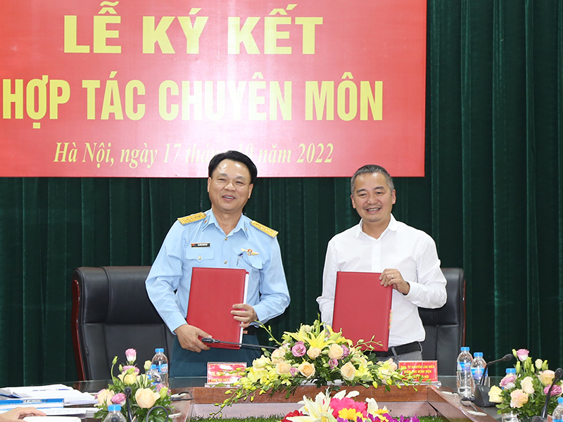 Viện Y học Phòng không-Không quân và Bệnh viện Đại học Y Hà Nội ký kết hợp tác chuyên môn