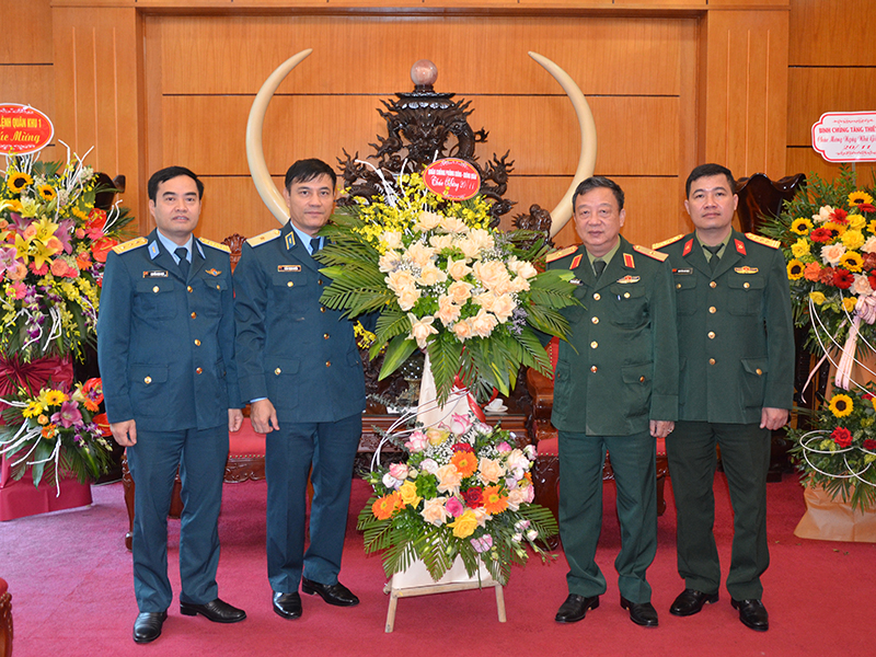 Quân chủng Phòng không-Không quân chúc mừng Ngày Nhà giáo Việt Nam 20-11