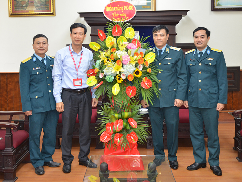 Quân chủng Phòng không-Không quân chúc mừng Ngày Nhà giáo Việt Nam 20-11