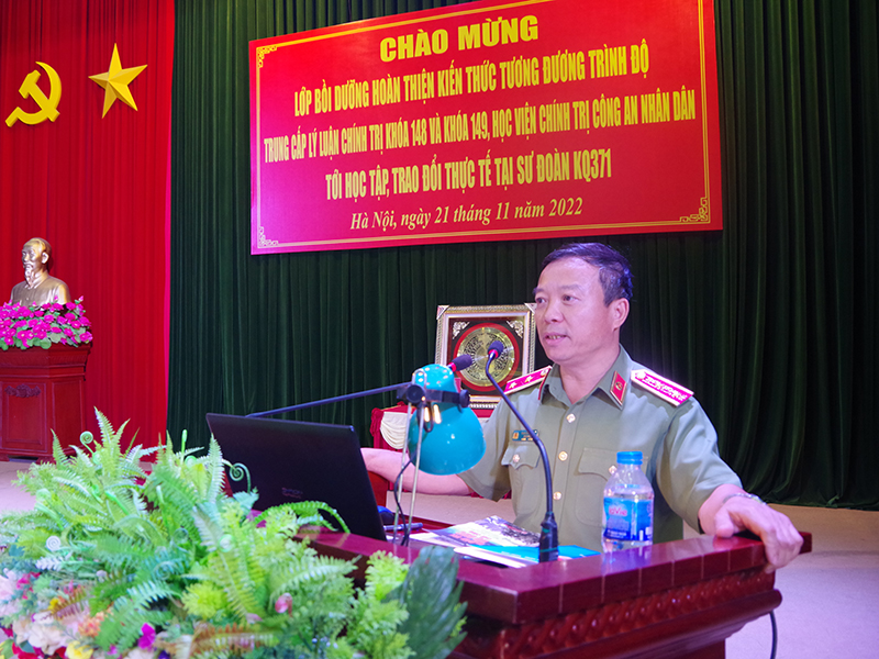 Đoàn công tác Học viện Chính trị Công an nhân dân tham quan, trao đổi thực tế tại Sư đoàn Không quân 371