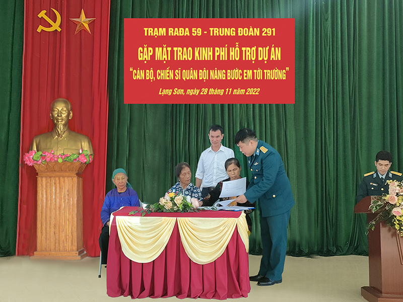 Trung đoàn 291 gặp mặt trao kinh phí hỗ trợ Dự án “Cán bộ, chiến sĩ Quân đội nâng bước em tới trường”