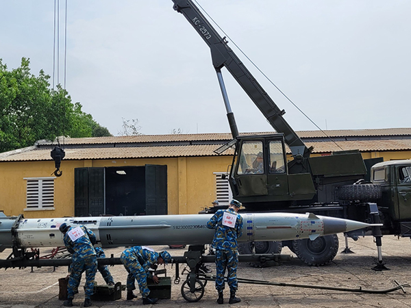 Nỗ lực bảo đảm đạn tên lửa cho diễn tập, bắn đạn thật