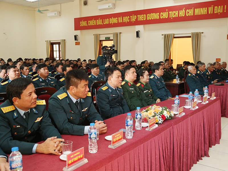 Khai mạc Triển lãm chuyên đề “Bản hùng ca Hà Nội - Điện Biên Phủ trên không”