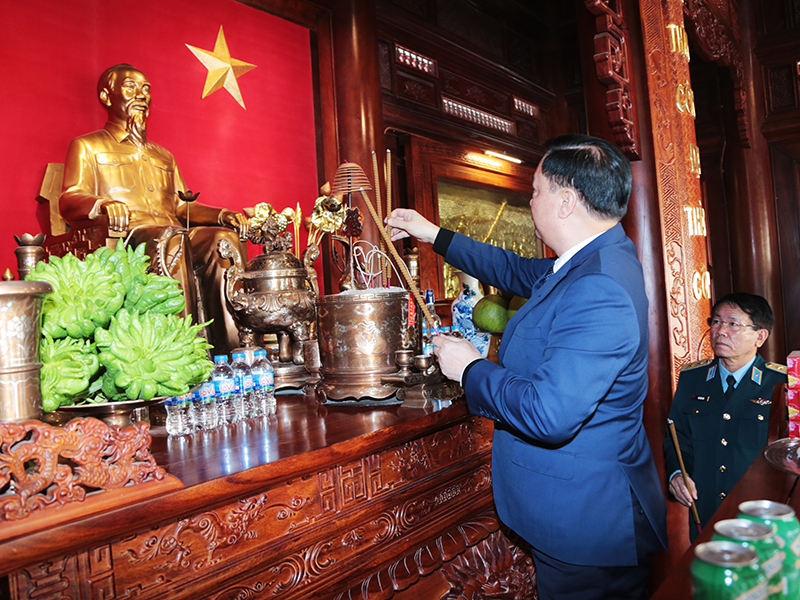 Bí thư Thành ủy Hà Nội Đinh Tiến Dũng thăm Quân chủng Phòng không - Không quân