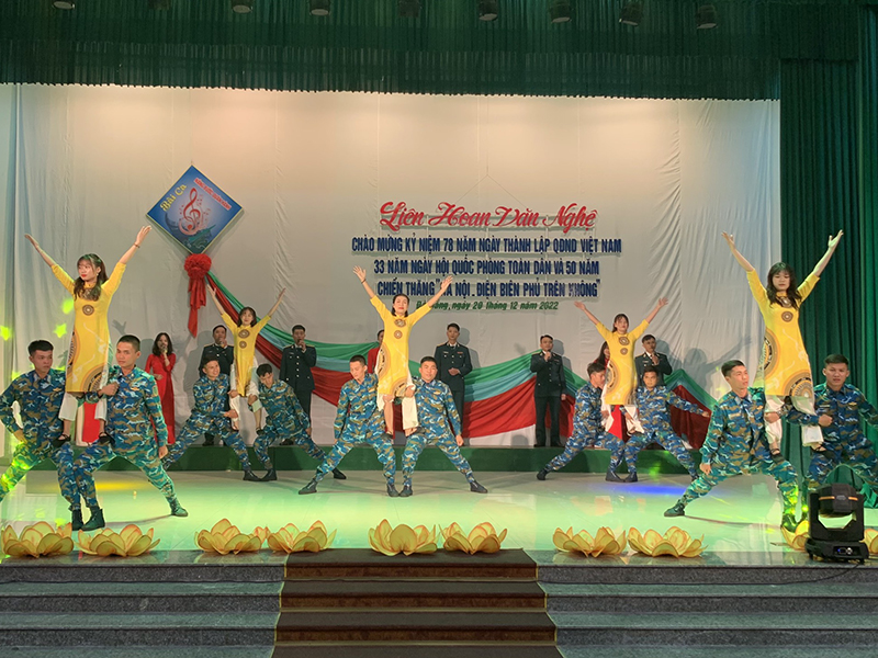 Sư đoàn 375 tổ chức Liên hoan văn nghệ chào mừng kỷ niệm 50 năm Chiến thắng “Hà Nội - Điện Biên Phủ trên không”
