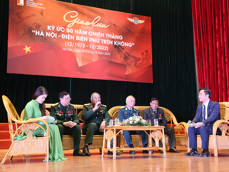 Vang mãi bài ca “Xếp bút nghiên ra trận”