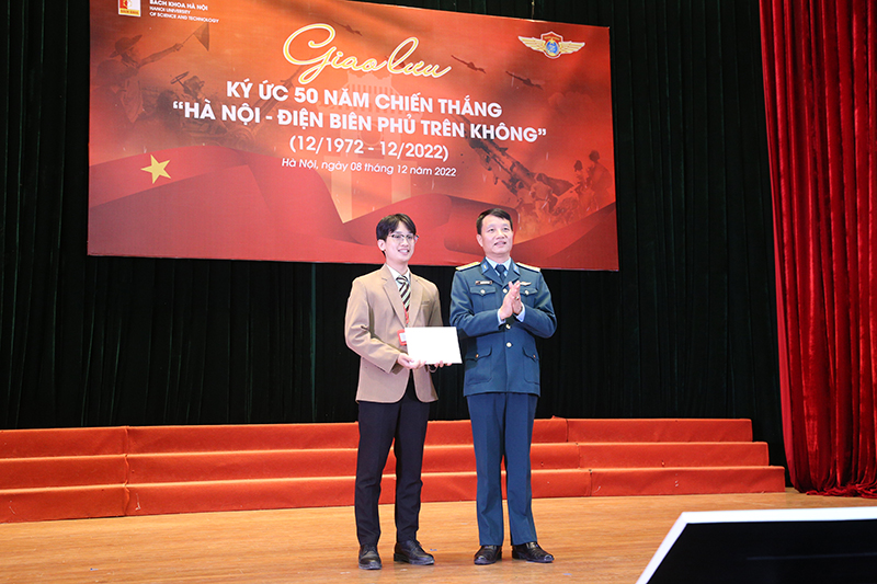 Vang mãi bài ca “Xếp bút nghiên ra trận”