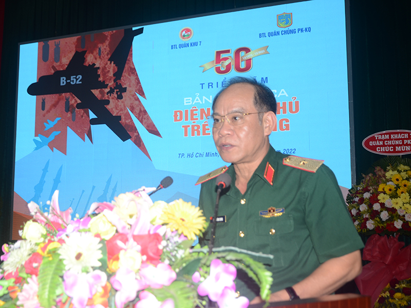 Triển lãm “Bản hùng ca Điện Biên Phủ trên không”
