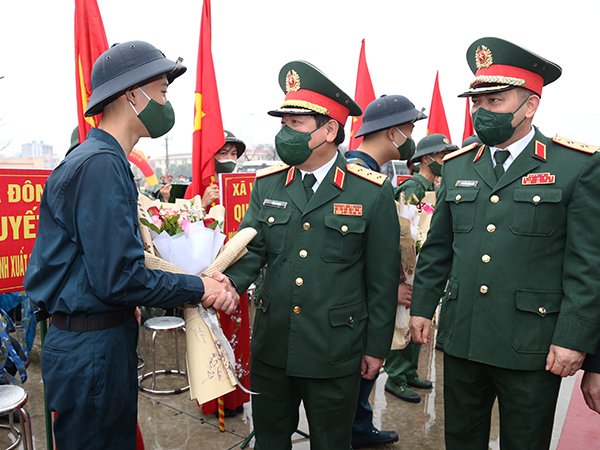 Các đơn vị trong Quân chủng Phòng không - Không quân tổ chức tiếp nhận chiến sĩ mới chặt chẽ, nhanh gọn và an toàn tuyệt đối