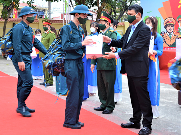 Các đơn vị trong Quân chủng Phòng không - Không quân tổ chức tiếp nhận chiến sĩ mới chặt chẽ, nhanh gọn và an toàn tuyệt đối
