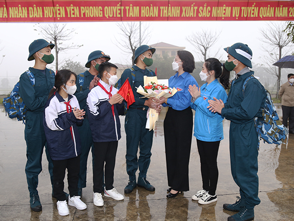 Các đơn vị trong Quân chủng Phòng không - Không quân tổ chức tiếp nhận chiến sĩ mới chặt chẽ, nhanh gọn và an toàn tuyệt đối