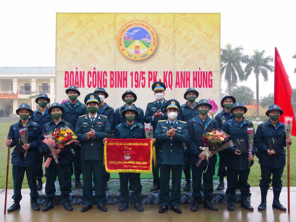 Các đơn vị trong Quân chủng Phòng không - Không quân tổ chức tiếp nhận chiến sĩ mới chặt chẽ, nhanh gọn và an toàn tuyệt đối
