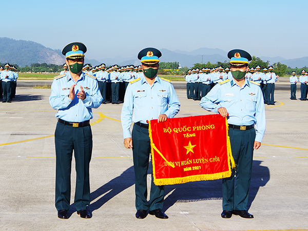 Các đơn vị trong Quân chủng Phòng không - Không quân tổ chức Lễ ra quân huấn luyện năm 2022