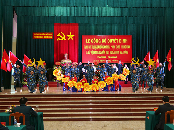 Lễ công bố quyết định thành lập Trường Cao đẳng Kỹ thuật PK-KQ và gặp mặt kỷ niệm 55 năm Ngày truyền thống Nhà trường