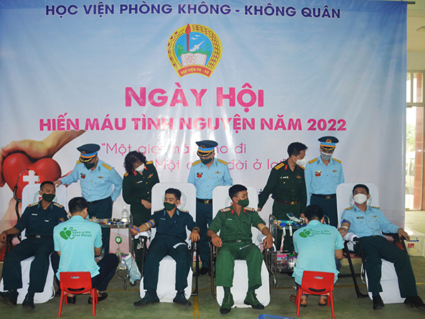 Hơn 500 đơn vị máu được tuổi trẻ Học viện Phòng không - Không quân hiến tặng