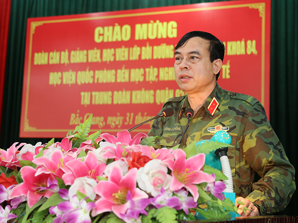 Đoàn cán bộ, giảng viên, học viên Học viện Quốc phòng học tập, nghiên cứu thực tế tại Trung đoàn 228 và Trung đoàn 927