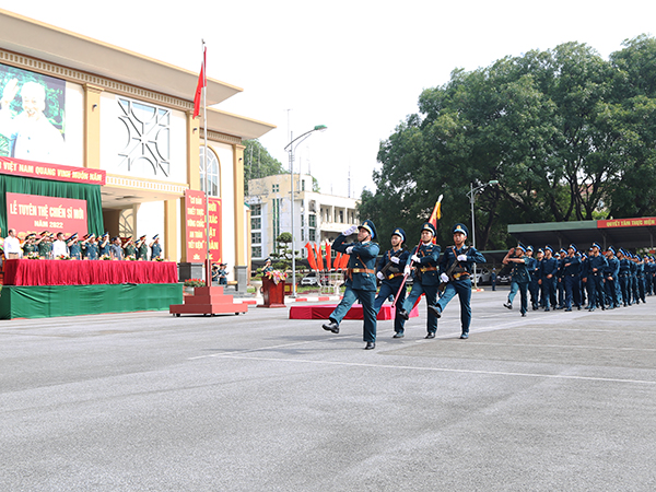 Các đơn vị trong Quân chủng Phòng không - Không quân tổ chức tuyên thệ chiến sĩ mới năm 2022