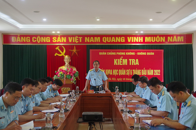 Quân chủng Phòng không - Không quân kiểm tra công tác Khoa học quân sự Trường Cao đẳng Kỹ thuật PK-KQ